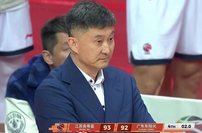 广东男篮被绝杀 杜锋被喊下课;深圳送新疆32分惨败 山东24分大胜 广东男篮被绝杀 杜锋被喊下课;深圳送新疆32分惨败 山东24分大胜