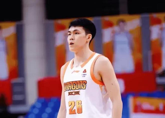 庞峥麟暴走该感谢杜锋!全场处理球无压力,就是不包夹,真看不懂 庞峥麟暴走该感谢杜锋!全场处理球无压力,就是不包夹,真看不懂