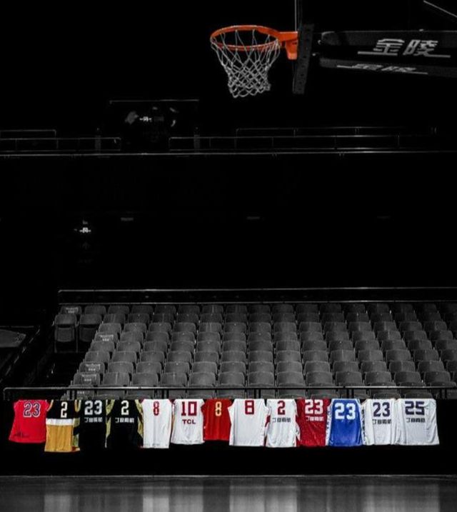 山东男篮大胜天津球迷却很伤感:昔日经十路之王丁彦雨航宣告退役 山东男篮大胜天津球迷却很伤感:昔日经十路之王丁彦雨航宣告退役