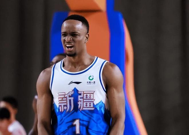 溃败深圳!进攻无攻坚,防守漏人,新疆再这么下去怎么进季后赛? 溃败深圳!进攻无攻坚,防守漏人,新疆再这么下去怎么进季后赛?