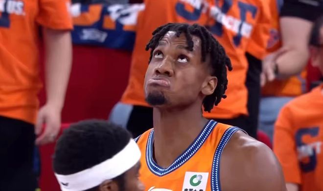 看了徐杰垃圾时间怒骂上海球迷的破防举动,才发现杜锋有多能作妖 看了徐杰垃圾时间怒骂上海球迷的破防举动,才发现杜锋有多能作妖