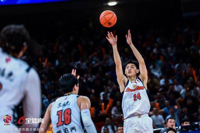 华南虎客场不敌大鲨鱼 华南虎客场不敌大鲨鱼