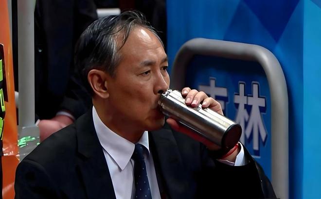 12罚0中,周琦成CBA笑柄,究其根源:只有尴尬3个字 12罚0中,周琦成CBA笑柄,究其根源:只有尴尬3个字