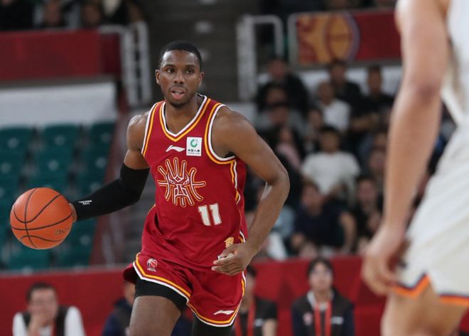 32分碾压上赛季第2！一夜刷新2大纪录，名记：夺冠大热已呼之欲出