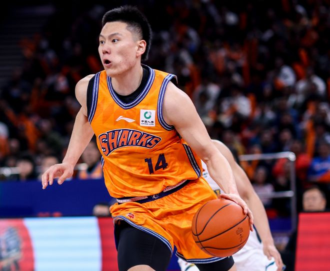 11投狂砍27分+7记三分！这才是联盟顶级小前锋，郭士强真没看错人