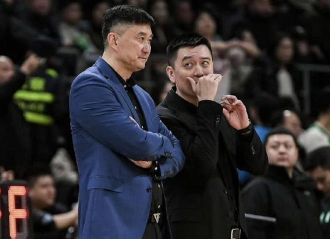 杨鸣谈广东现状:外援持球过多,让球队丢失了拿手的进攻组织 杨鸣谈广东现状:外援持球过多,让球队丢失了拿手的进攻组织