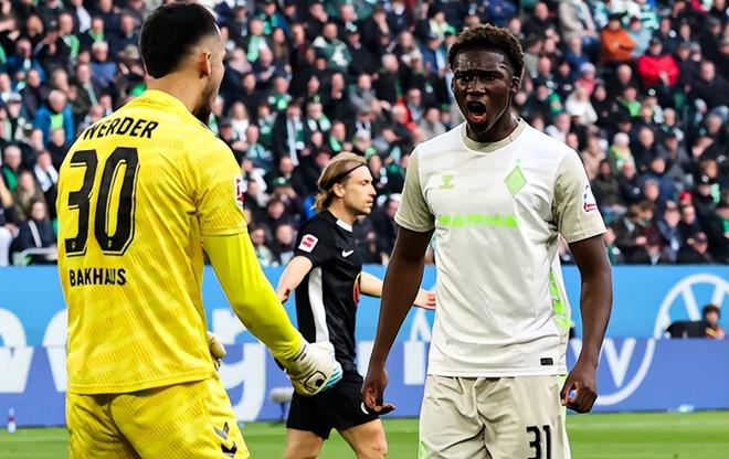 18岁德甲后防神童横空出世,开价高达4500万欧,5大欧洲豪门疯抢 18岁德甲后防神童横空出世,开价高达4500万欧,5大欧洲豪门疯抢