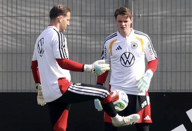 乌尔比希因伤退出集训,德天空:德国队补招奥格斯堡门将达门 乌尔比希因伤退出集训,德天空:德国队补招奥格斯堡门将达门