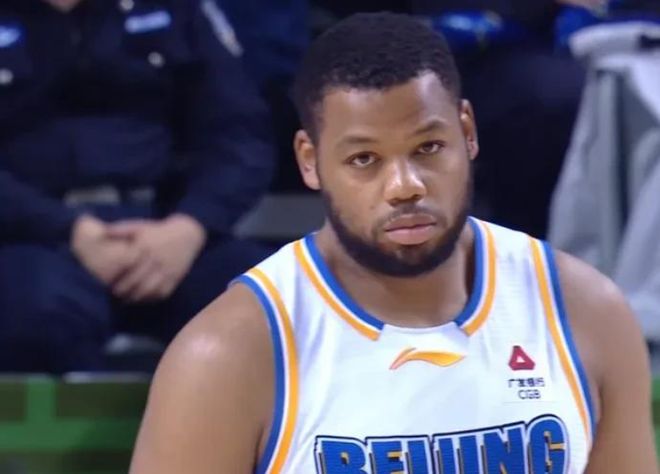 北京首钢90-88险胜南京，球员表现评分：2人满分 3人优秀 2人及格