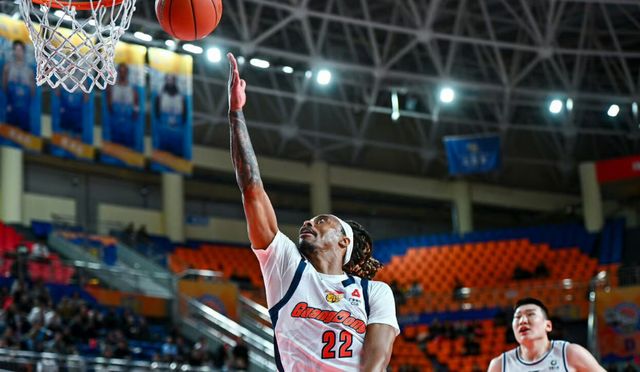 CBA最新消息！曝麦考尔离开广东宏远，上海男篮处罚洛夫顿