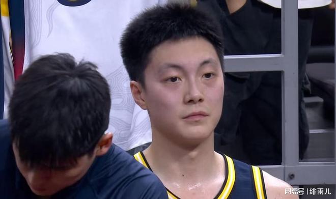 张皓嘉上位+杜润旺不打！广东队亮出冠军相，杜锋暂时保住帅位！