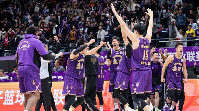 一场15分惨败让季后赛格局变天!广东前3稳了,而辽宁冲8却更难了 一场15分惨败让季后赛格局变天!广东前3稳了,而辽宁冲8却更难了