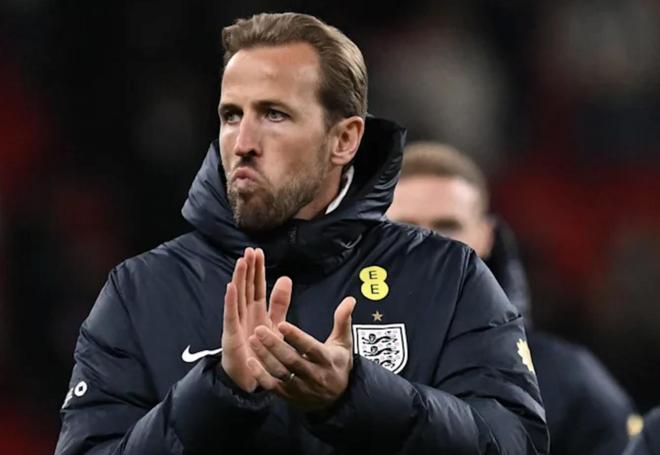 图片报:凯恩在英格兰队的训练中感到脚部不适,因此中途退出 图片报:凯恩在英格兰队的训练中感到脚部不适,因此中途退出