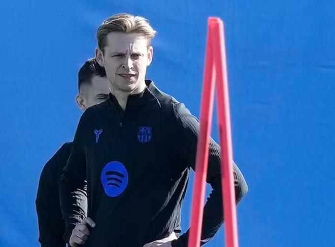 阿斯：德容预计对阵西班牙人时复出，次回合战马竞担任首发