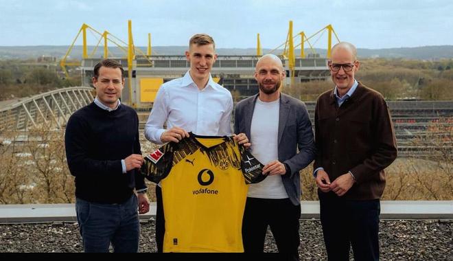 官方：多特蒙德与施洛特贝克续约至2031年