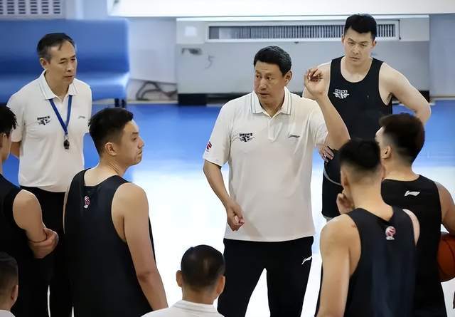 央视不直播！北京男篮客战山东，李楠解禁复出首秀，许利民拒输球