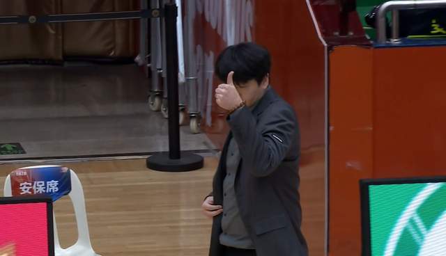 搞什么呢？邱彪操作真离谱，克里斯复出，救火强援却被取消注册了