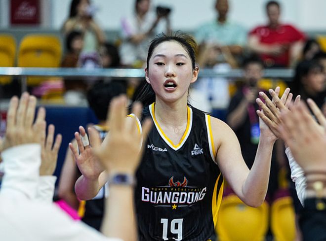 恭喜！中国女篮20岁1米93新星崛起：宫鲁鸣栽培她，契合李月汝？