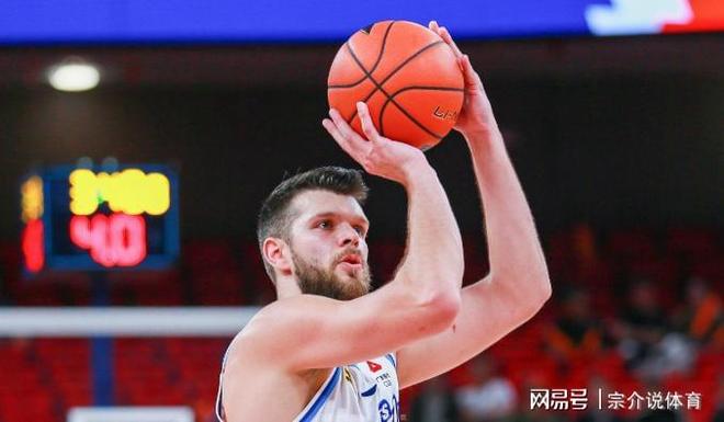 直接起飞，广东队签约超级大外援，顶级锋线也要回归，冠军要稳了