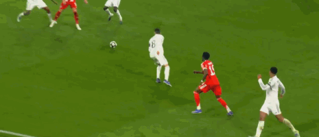 马卡：卡马文加欧冠染红后在更衣室痛哭，他知道自己犯了大错