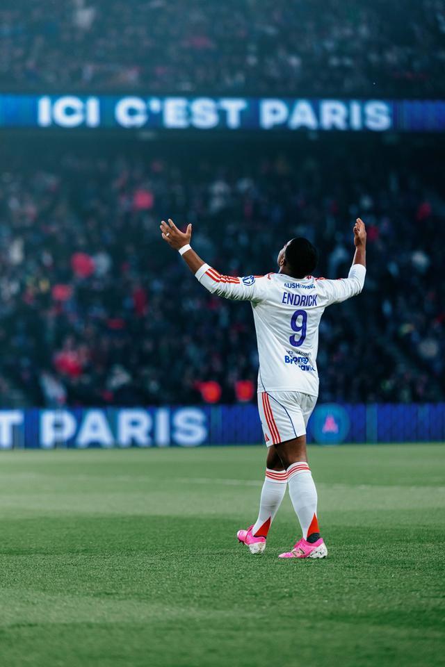 一传一射+跳舞群嘲！19岁恩德里克打脸全法甲，大巴黎成背景板！