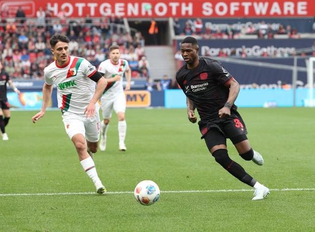 德天空：科法内腿筋受伤无缘德国杯半决赛，预计伤缺两周左右