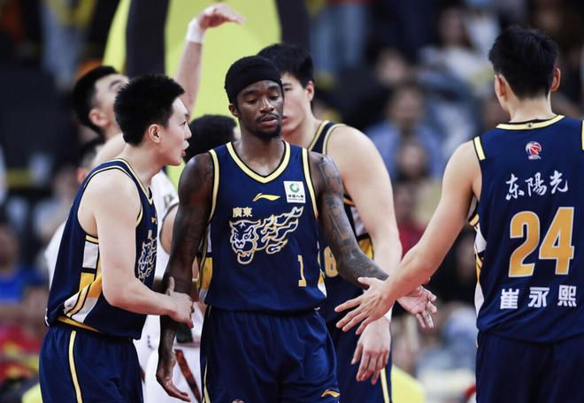 广东宏远官方：拉科塞维奇已完成注册，萨姆纳将因伤离队