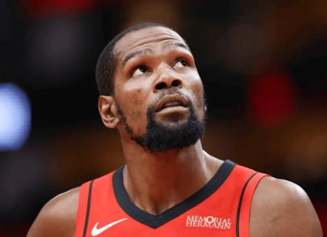 杜兰特面对夹击孤立无援:感觉像在一打五 杜兰特面对夹击孤立无援:感觉像在一打五