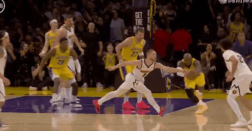 卢卡绝杀掘金：湖人有季后赛氛围了？