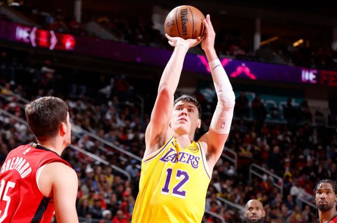 成功扮演了搅屎棍的角色！湖人找到锋线新星的正确使用方式了？