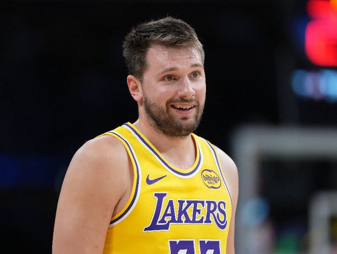 湖人142-130击败公牛 球员评价：5人优秀，4人低迷