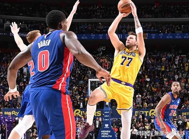 NBA最新排名!火箭给湖人送温暖,快船保住第八,勇士赢球也伤心 NBA最新排名!火箭给湖人送温暖,快船保住第八,勇士赢球也伤心