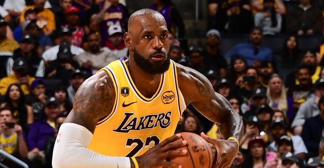 詹姆斯：牺牲球权能让球队与队友获益 胜利是唯一重要的事情