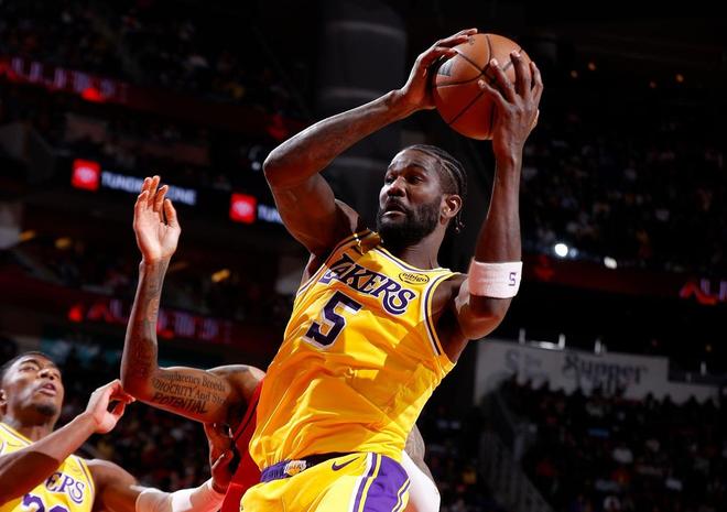 关键时刻砍6+5制胜!湖人1660万捡漏27岁状元:专啃硬骨头真香 关键时刻砍6+5制胜!湖人1660万捡漏27岁状元:专啃硬骨头真香