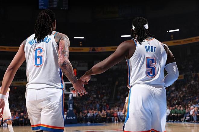 又一次打出了灾难级别的表现，雷霆可以考虑将他踢出先发阵容了？