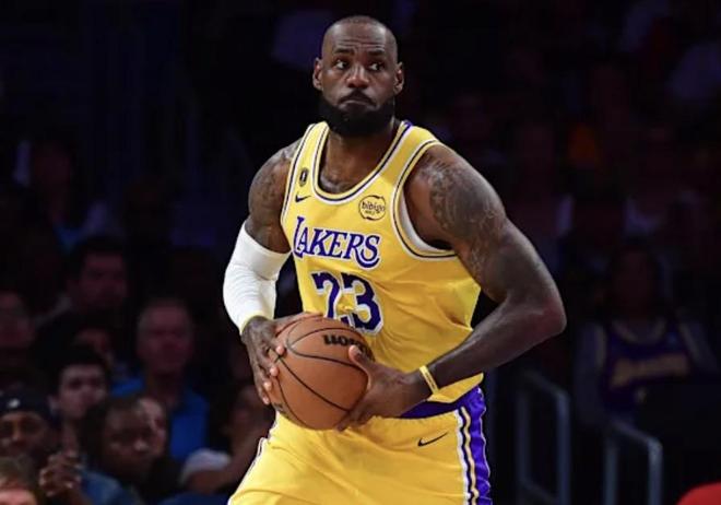 Shams:詹姆斯还没决定未来,但联盟普遍认为他还会再打一年 Shams:詹姆斯还没决定未来,但联盟普遍认为他还会再打一年