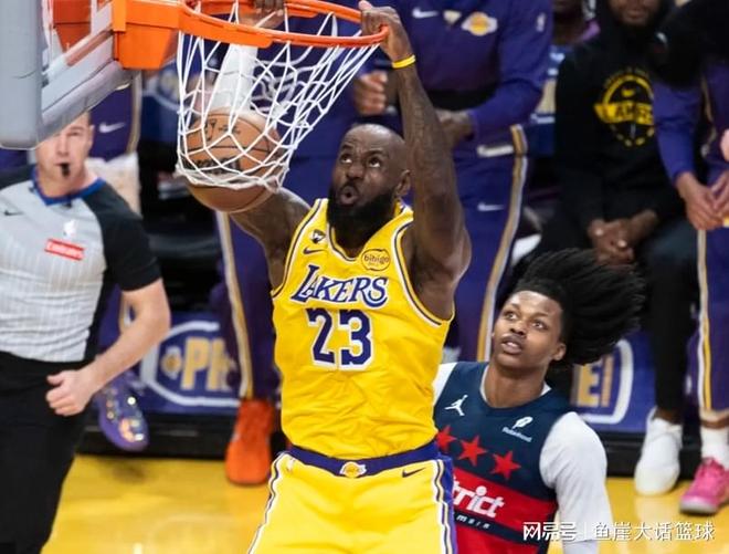 湖人120-101奇才！里夫斯错误明显，詹姆斯看清现实，一人成关键