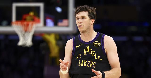 曝湖人计划在今年夏天 为里夫斯提供一份5年2.4亿美元的合同 曝湖人计划在今年夏天 为里夫斯提供一份5年2.4亿美元的合同