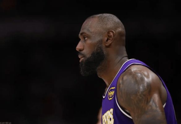 肯纳德三分5中5轰27分封神41岁老詹12助攻湖人角色球员集体打疯了