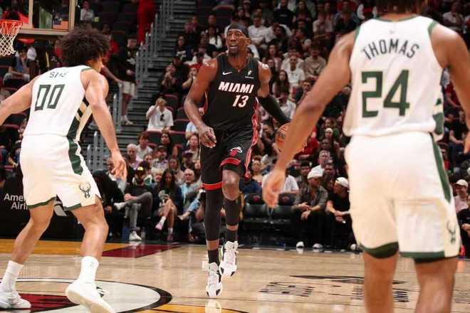 阿德巴约83分后轰21+8！热火险胜雄鹿豪取7连胜 字母哥31+6