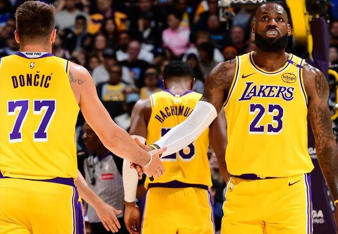 球队毒瘤？美媒评季后赛+附加赛队中伤害球队的5人，湖人1人上榜