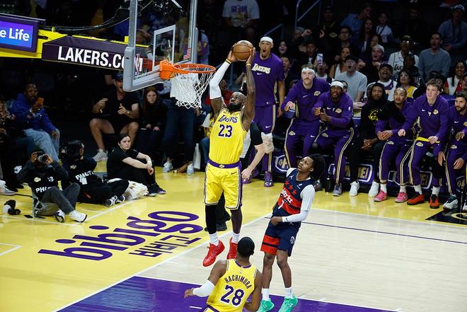 勒布朗三双湖人轻取奇才3连胜 里夫斯19+9布朗尼6分 勒布朗三双湖人轻取奇才3连胜 里夫斯19+9布朗尼6分