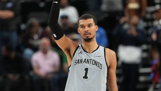 豪言，马刺队文班亚马在取得50胜后：我希望至少能拿到60场胜利