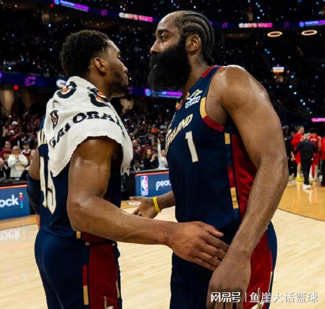 骑士2-0猛龙！两人力挺莺歌，米切尔谈哈登把话挑明，2人也成关键