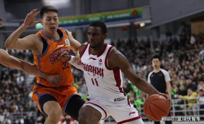 CBA最激烈一战!全场6人犯满狂送84罚球:迪亚洛挑衅大白边险被揍 CBA最激烈一战!全场6人犯满狂送84罚球:迪亚洛挑衅大白边险被揍