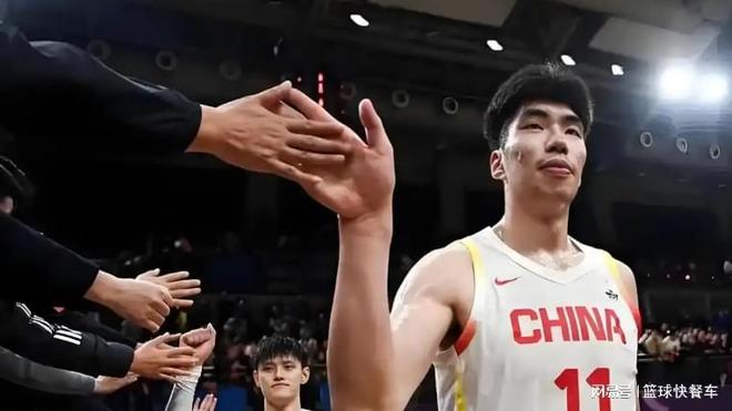 11投轰27分12板!男篮天才中锋杀红眼:郭士强该让他回国家队了? 11投轰27分12板!男篮天才中锋杀红眼:郭士强该让他回国家队了?