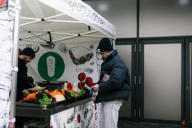 图片报：维尔纳在离队前请全队吃了自己最喜欢的烤肉卷