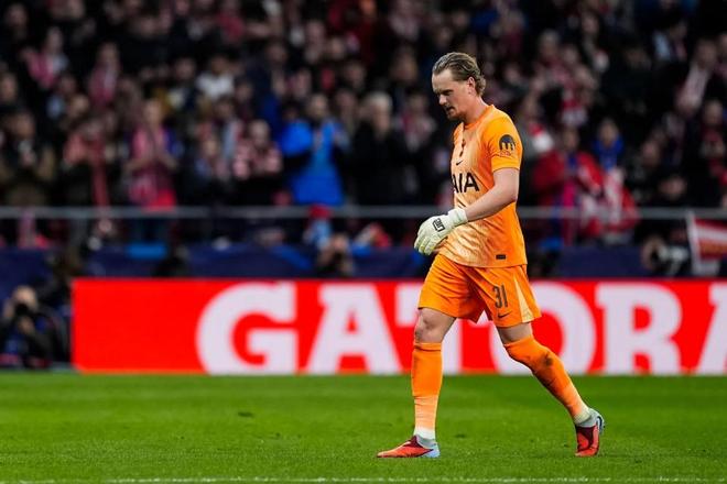 造孽！热刺22岁门将欧冠2度送礼16分钟被换下 本赛季英超0出场