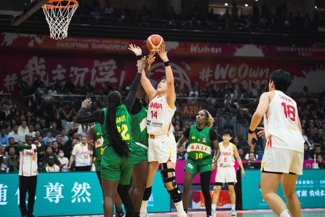 泪目！李月汝夺单场最佳表态：海外历练为了助中国女篮上领奖台