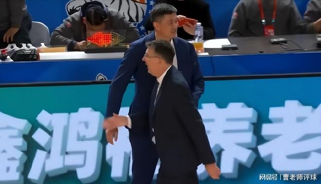 领先18分都能输！杜锋的“老寒腿组合”，到底在想什么？